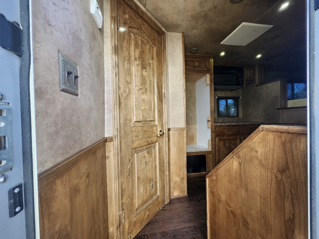 2009 Hart GN 4H Horse Trailer