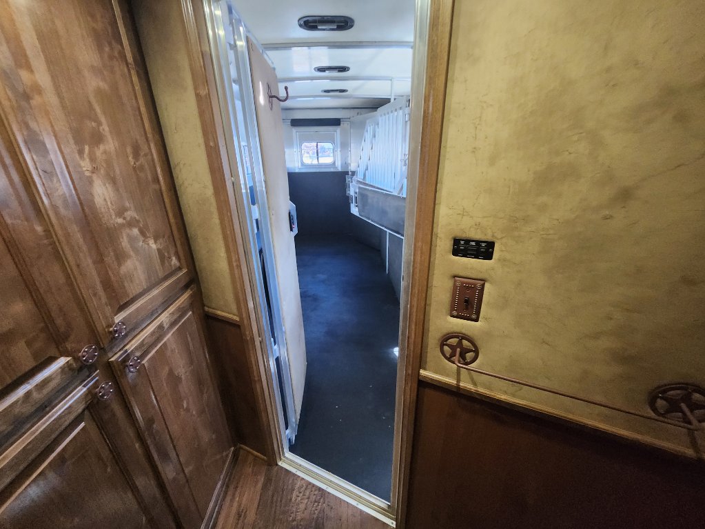 2009 Hart GN 4H Horse Trailer