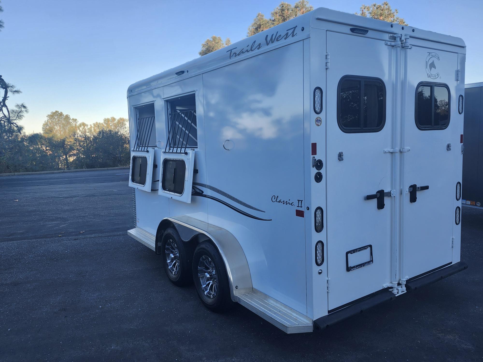 2022 Trails West BP 2H CLASSIC II WB Horse Trailer