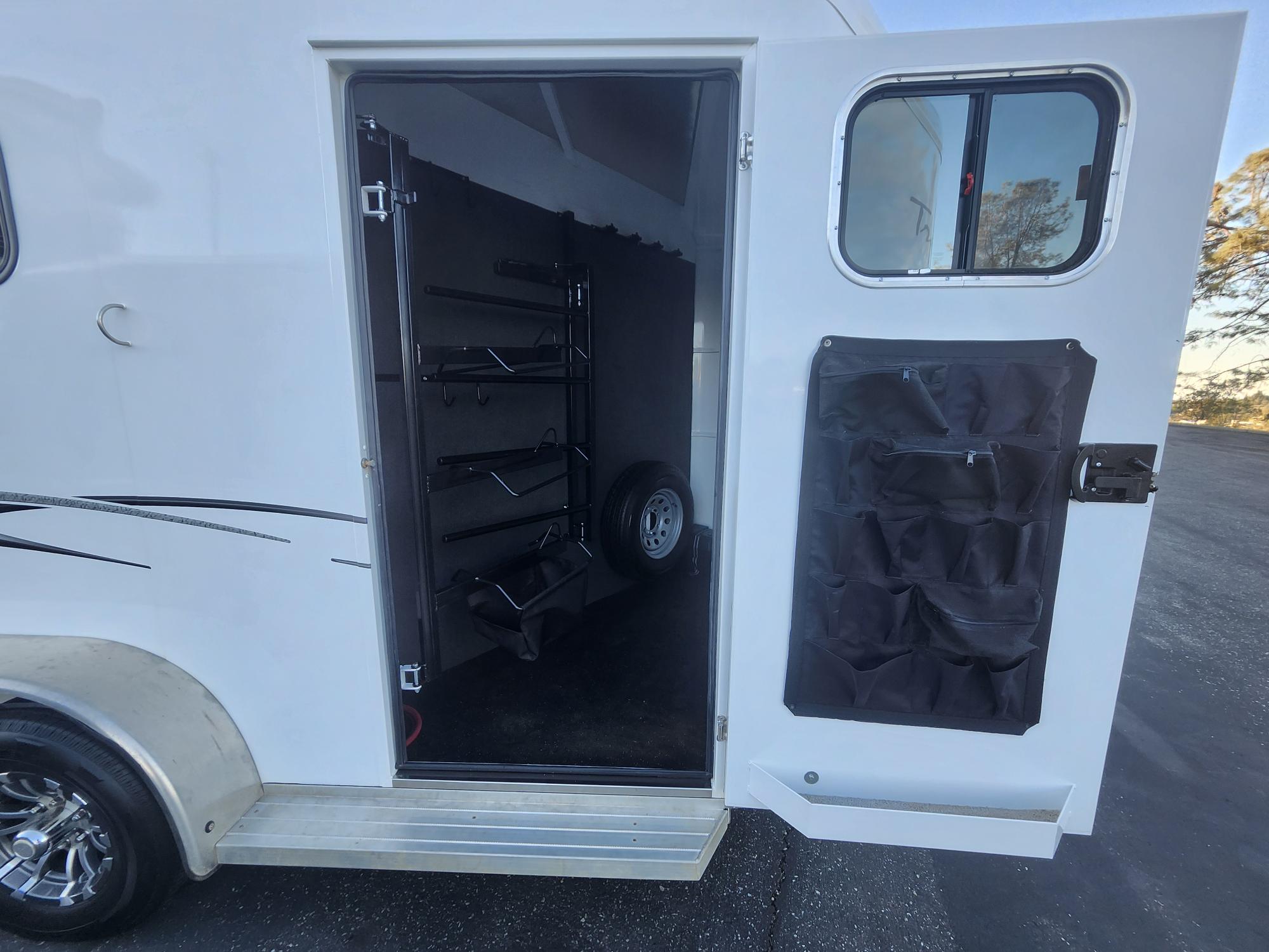 2022 Trails West BP 2H CLASSIC II WB Horse Trailer