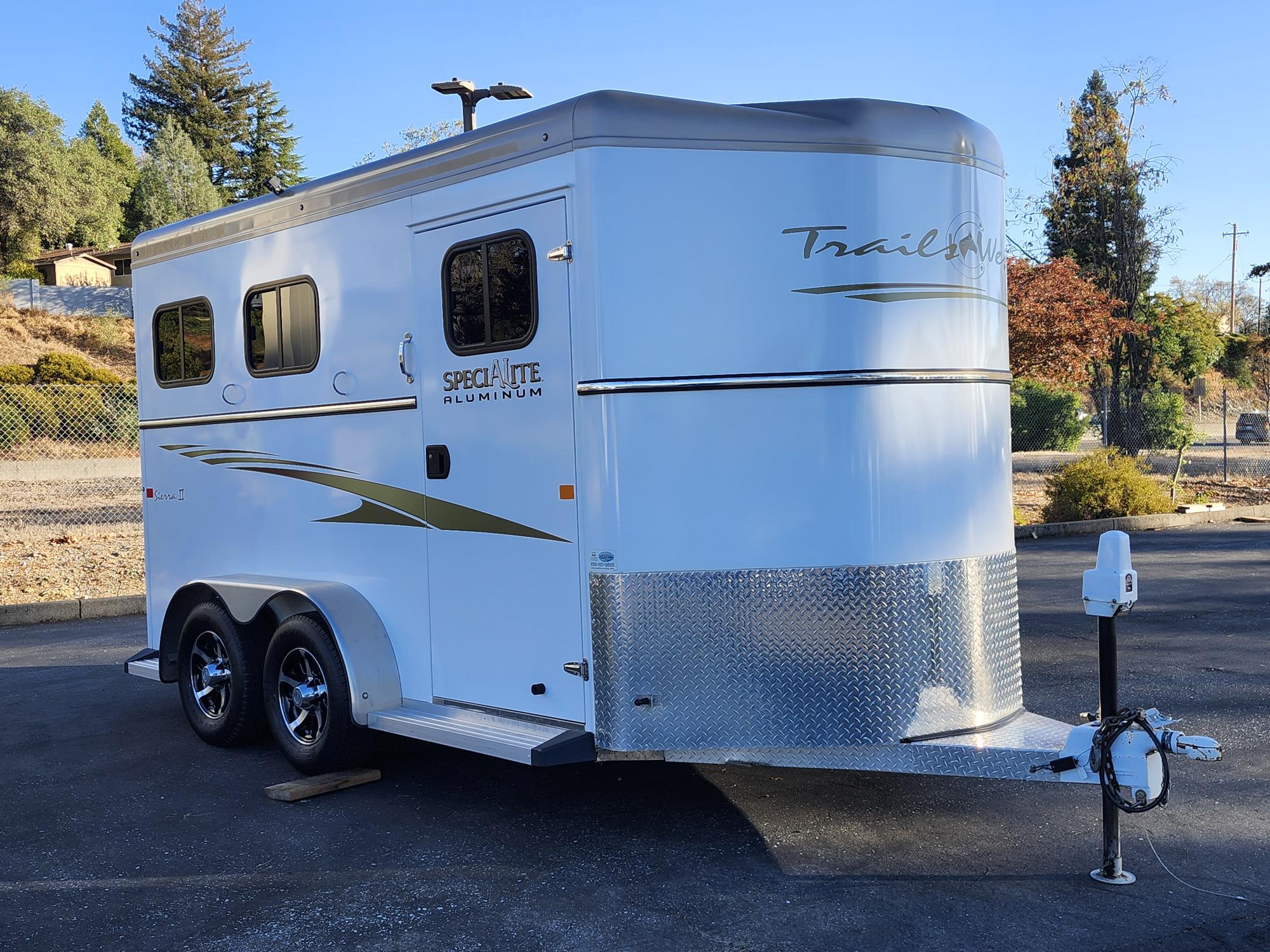 2015 Trails West BP 2H Sierra II WB Horse Trailer