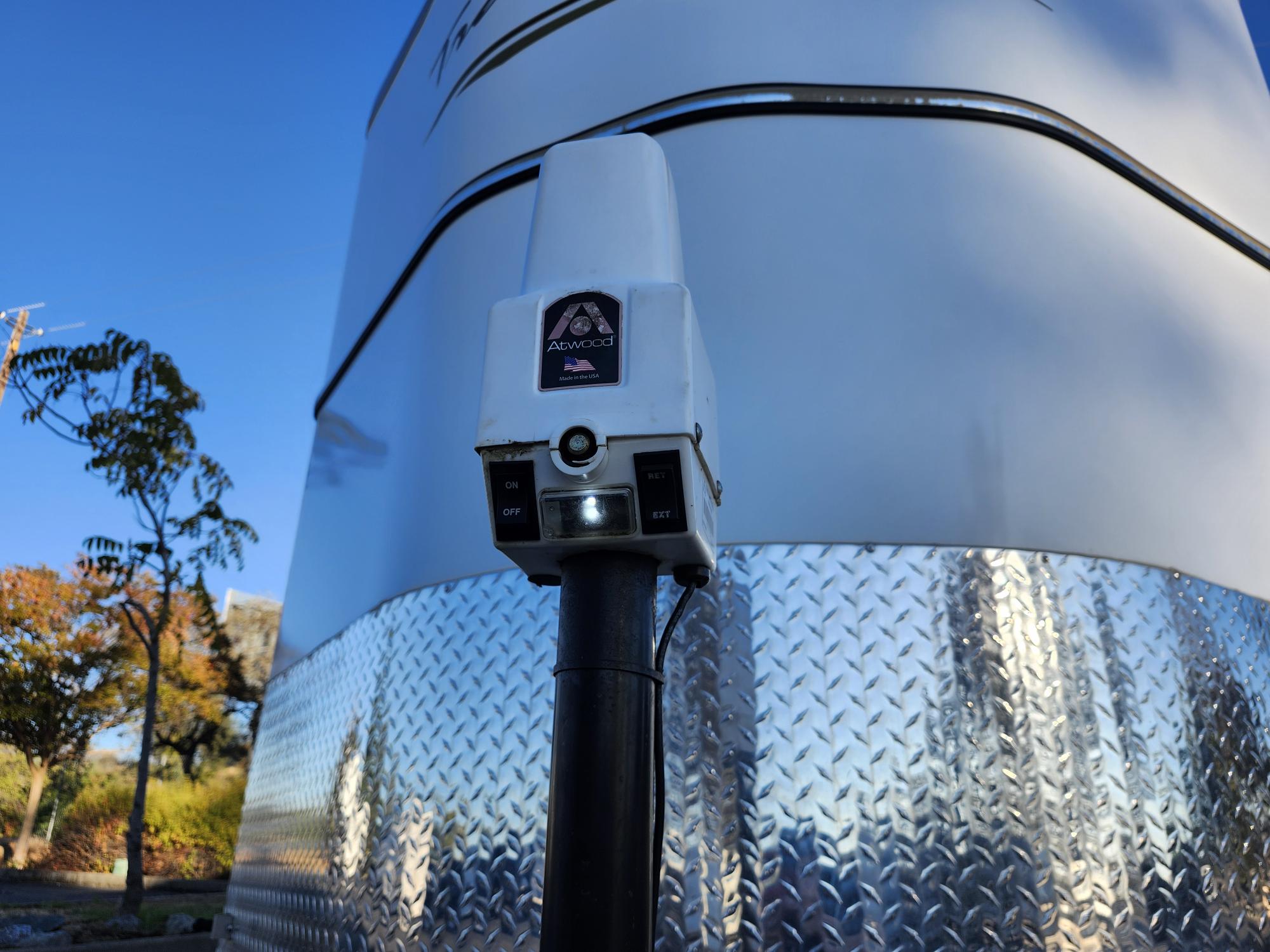 2015 Trails West BP 2H Sierra II WB Horse Trailer