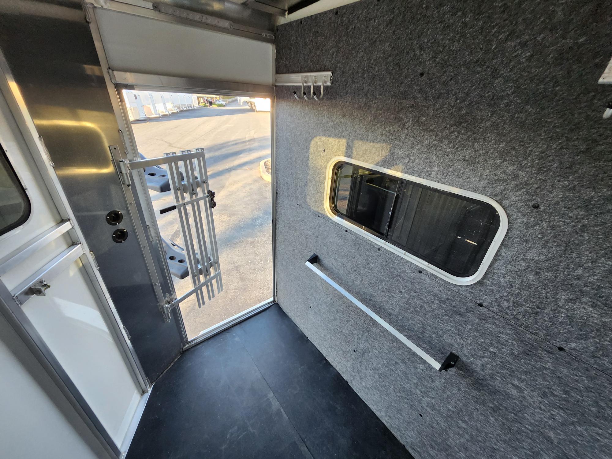 2023 Sundowner BP 2H CHARTER TRSE Horse Trailer