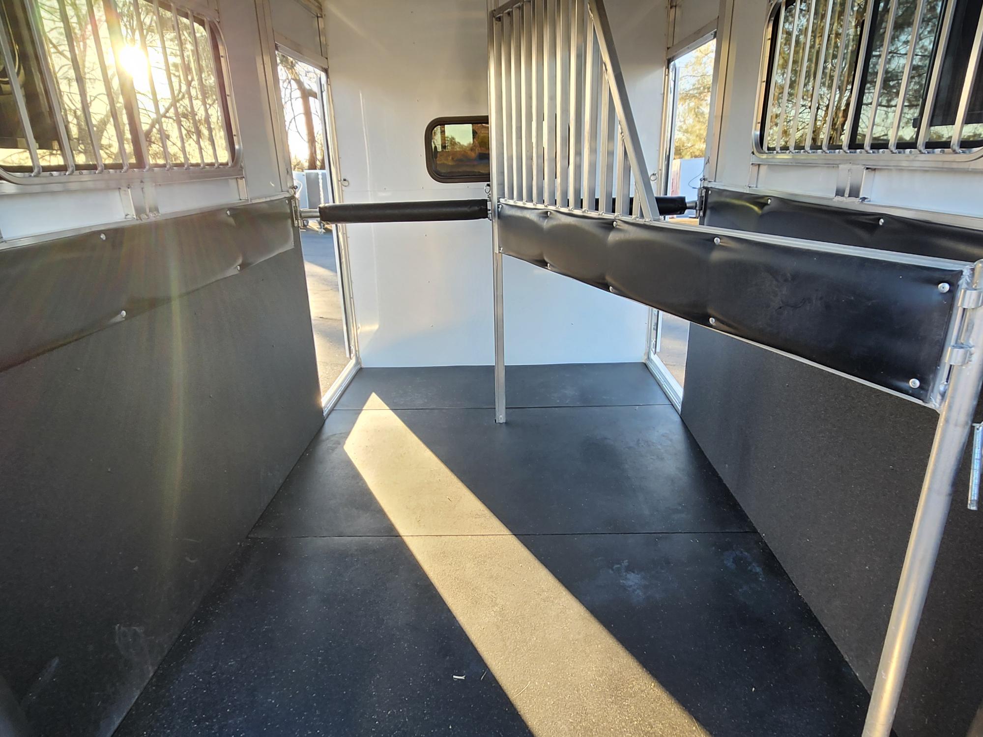 2023 Sundowner BP 2H CHARTER TRSE Horse Trailer