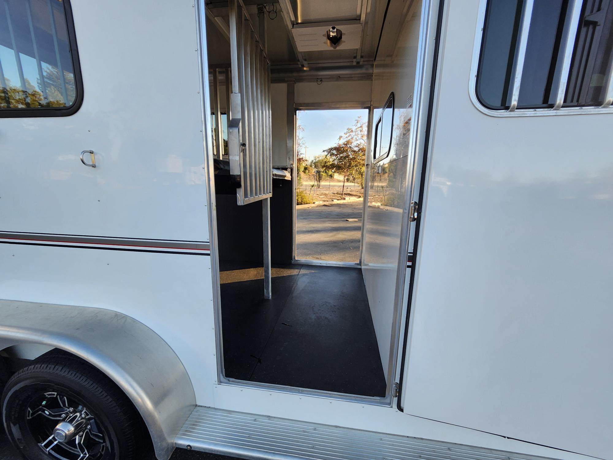 2023 Sundowner BP 2H CHARTER TRSE Horse Trailer